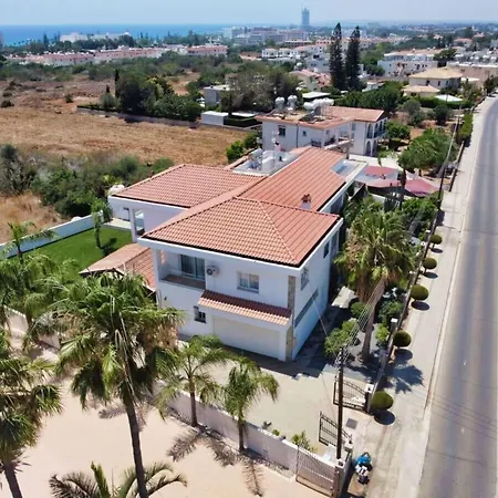 Nissi Diamond Mansion Ferienhaus